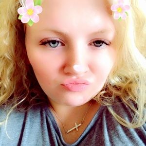 Meet your Posher, Chloe